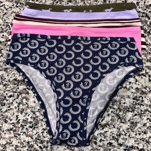 Victoria’s Secret’s Pink “5” Panty Bundle